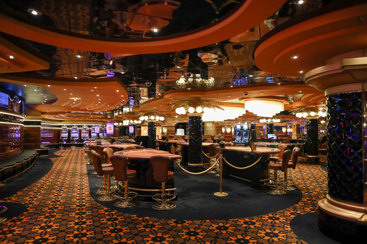 Fallsview Casino Resort Interior Ambiance